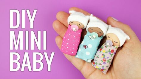 Mini doll babies Pacifier Diy, Perlengkapan Bayi Diy, Baby Doll Crib, Puppet Master, Doll Crib, Barbie Miniatures, Diy Bebe, Diy Baby Gifts, Puppet Making