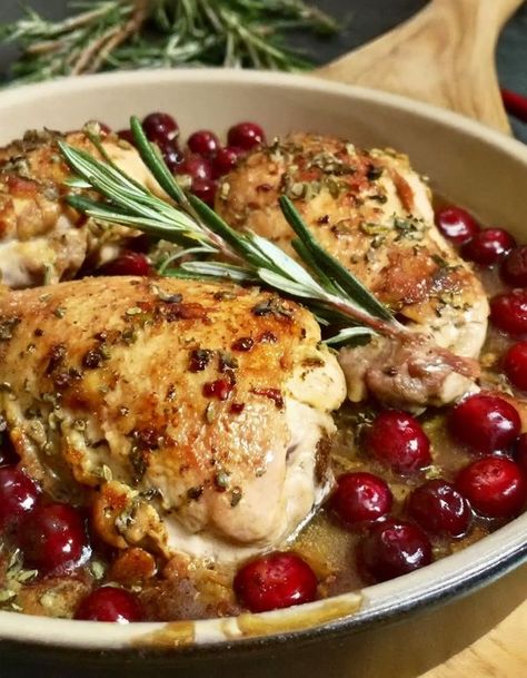 Cranberry Rosemary Chicken, Toast Garlic Bread, Texas Toast Garlic Bread, Rosemary Chicken Recipe, Green Salad Dressing, Garlic Bread Pizza, Balsamic Vinegar Chicken, Cranberry Chicken, Texas Toast