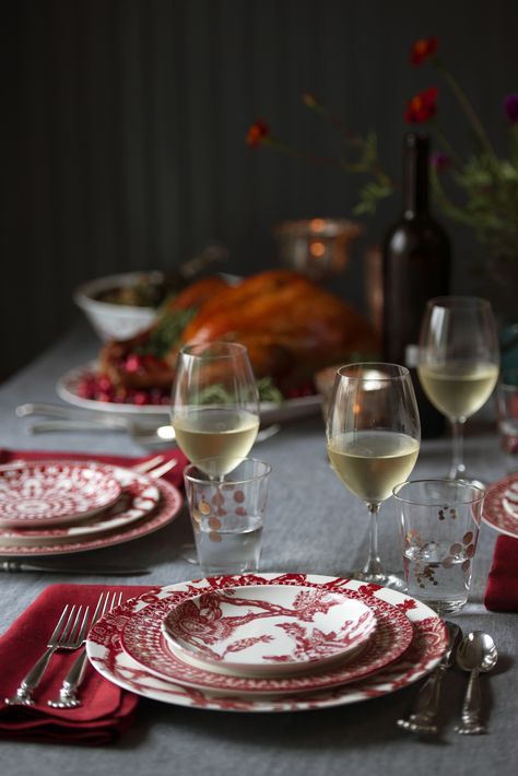 Holiday Dinnerware, Red Plates, Holiday Plates, Table Service, Holiday Table Settings, White Dinnerware, Porcelain Tableware, Dessert Buffet, Porcelain Dinnerware