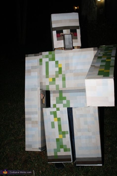 Iron Golem Costume, Minecraft Costumes Diy, Golem Costume, Minecraft Iron Golem, Minecraft Halloween Ideas, Minecraft Halloween Costume, Minecraft Iron, Mischka Aoki, Minecraft Party Decorations