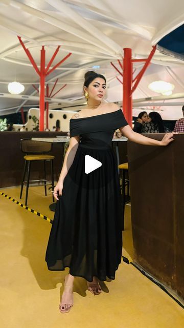 Tanistha Basu|Fashion Stylist on Instagram: "Tried the viral fashion hack to fix low V-necklines and it worked like magic🫶 SAVE & SHARE! Queens, feel confident now while you bend down for anything or everything 💕 Try this hack and let me know" Clothes Tricks, Clothes Upcycle, Clothing Board, Clothes Hacks, Shirt Hacks, Saree Draping, Ways To Wear A Scarf, Fashion Hacks, Indian Clothes