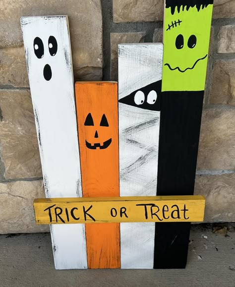 Homemade, Hand painted Halloween Sign  roughly 25 inches tall by 16 inches wide If you would like this item rushed, please add the rush delivery to cart. Halloween Can Decorations, Halloween Wood Diy Projects, Halloween Decorations From Pallets, Things To Make With 2x4 Wood, Halloween Things To Sell, Pallet Halloween Ideas, Halloween Wood Crafts To Sell, Diy Halloween Decorations Outdoor Wood, Farm Halloween Decorations