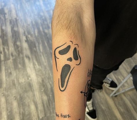 Wierd Tattoo Design, Matching Ghost Face Tattoos, Simple Scream Tattoo, Wierd Tattoo, Scream Mask Tattoo, Small Ghostface Tattoo, Ghost Face Tattoos, Gf Tattoo, 2004 Tattoo Ideas