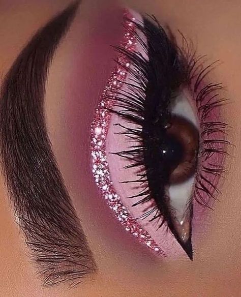 Light Pink And Gold Eyeshadow, Light Pink Makeup With Gems, Pink And Silver Makeup Looks, Pink Makeup With Glitter, Makeup For Magenta Dress, Baby Pink Eye Makeup, Pink And Black Eyeshadow Looks, Magenta Makeup Look, Barbie Makeup Ideas