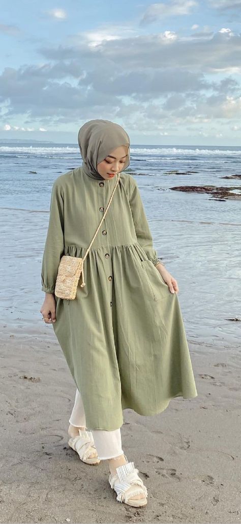 Islamic Fashion Dresses, Modest Fashion Hijab, Muslim Outfits Casual, Hijab Style Casual, Hijabi Fashion Casual, Casual Hijab, Fashion Top Outfits, Modesty Fashion, Muslim Fashion Dress