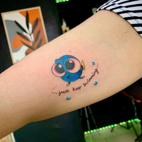 …just keep swimming… Tattoo dori #gennystattoo #tattoonemo #tattoodori #tattoodisney #tatt #tattooist #tattooartist #tattooanimado #animado Baby Dory Tattoo, Finding Nemo Tattoo Ideas, Finding Dory Tattoo, Dory Tattoo Ideas, Finding Nemo Tattoo, Keep Swimming Tattoo, Just Keep Swimming Tattoo, Dory Tattoo, Nemo Tattoo