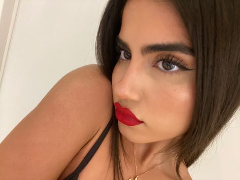 Make Up Inspo, Cindy Kimberly, Angel Face, Red Lip, Red Lipstick, French Girl, Red Lips, Makeup Inspo, Fitness Inspo