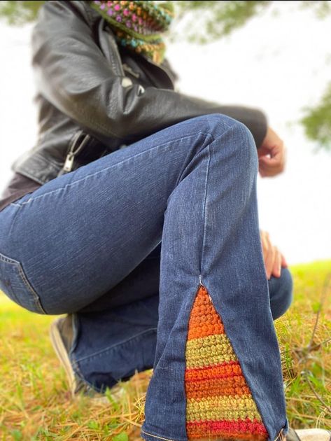 Learn how to upcycle your own pair of jeans with this fun new way to turn them into bell bottoms with a flare using crochet! This free crochet tutorial shows you step by step on how to accessories your pants and its easy to do. Works up quick and beginner friendly, this DIY project is sure to show off how to add your own twist on old pair of clothing. Working with any type of worsted weight yarn. Yarn Pants Jeans, Spiderweb Jeans, Jean Crochet, Upcycle Pants, Denim Sewing, Jeans Crochet, Pants Patterns, Punk Jeans, Crochet Couture