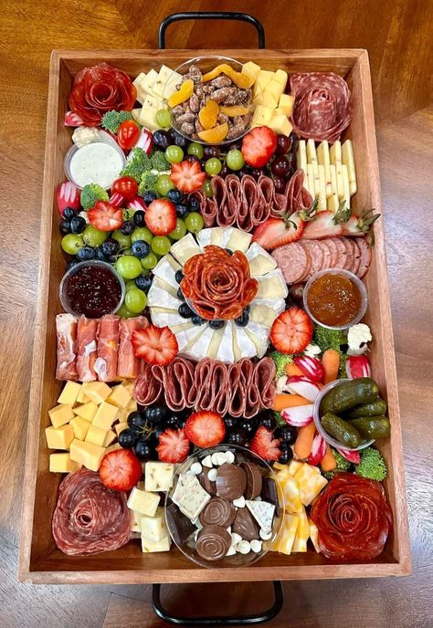 Charcuterie Board Veggies And Cheese, Charcuterie Board Ideas 21st Birthday, Charcuterie Board For 18th Birthday, Meat Boards Cheese Plates, Spa Charcuterie Board, Diy Grazing Box Ideas, Veggie Grazing Board, Fruit Graze Board, Fruit Veggie And Cheese Charcuterie Board