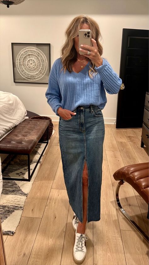 Jeans Sneakers Outfit Fall, Midi Skirt Tennis Shoes Outfit, Denim Skirt Cardigan Outfit, Denim Midi Skirt Outfit Summer Casual, Denim Midi Skirt Outfit Autumn, How To Style Midi Denim Skirt, Midi Skirt Jeans Outfit, Midi Jean Skirt Outfits Fall, Denim Midi Skirt Outfit Fall