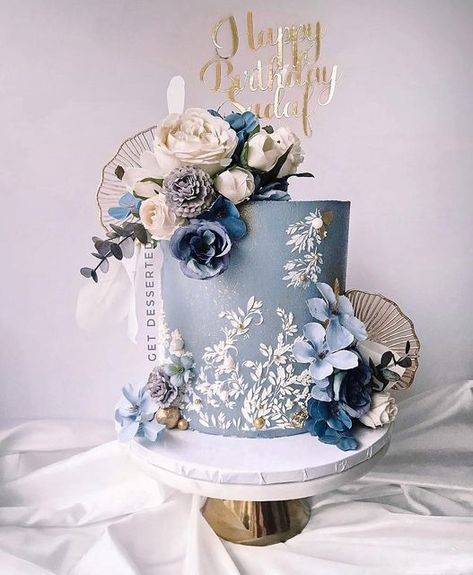 Angela Morrison on Instagram: "Team blue? Then this cake is for you! @get__desserted awesome work!" Floral Cakes Birthday, Birthday Cake For Mother Design Mom, Blue Floral Cake, Floral Cake Birthday, Mother Birthday Cake, Stencil Tutorial, Blue Birthday Cakes, Single Tier Cake, Elegant Birthday Cakes