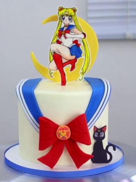 Sailor Moon Cake Ideas, Pastel Sailor Moon, Sailor Moon Cakes, Sailor Moon Party, Sailor Moon Birthday, Saylor Moon, Anime Cake, Football Birthday Party, Moon Party