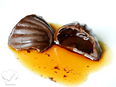 Liquor Candy, Alcohol Chocolate, Chocolate Tempering, Boozy Chocolate, Homemade Liquor, Chocolate Candy Recipes, Chocolate Liquor, Candy Recipes Homemade, Truffle Recipe