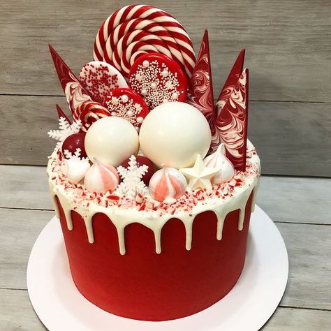 Winter Torte, Christmas Wedding Cakes, Cake Christmas, Christmas Cake Designs, Christmas Cake Decorations, Xmas Cake, Candy Cane Christmas, Christmas Cupcakes, Holiday Cakes