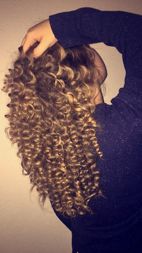 Pencil curls.... 4 hours of my life gone but it may be a new fav Fun Curly Hairstyles, Curly Homecoming Hairstyles, Models Sketch, Pencil Curls, Curls Styles, Girls With Curly Hair, Pretty Curls, Crochet Hairstyles, Redhead Models