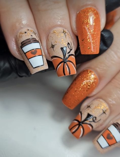 Manicure Fall, Pumpkin Nail, Fall Thanksgiving Nails, Luv Nails, Thanksgiving Nail Designs, Thanksgiving Nail Art, Fall Gel Nails, Pumpkin Nails, Fall Nail Art Designs