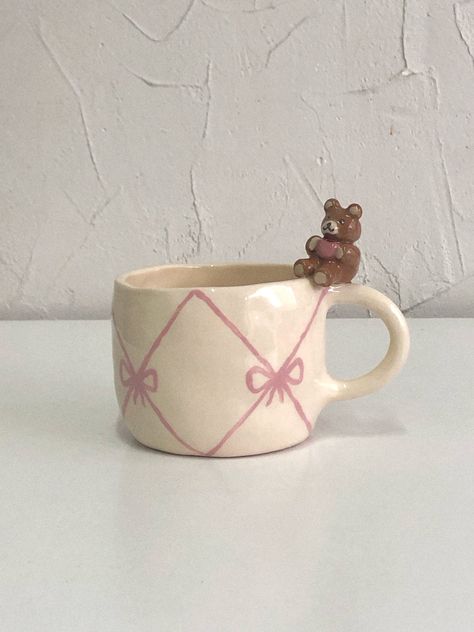 Teddy Bear Mug, Coffee Mugs Unique, Mugs Unique, Diy Pottery Painting, Bear Mug, Unique Valentines Gifts, Pretty Mugs, Painted Mugs, Clay Mugs