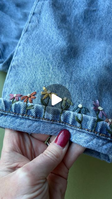 Embroidered Jean Hems, Embroidery For Jeans Ideas, Embroidered Hem Jeans, Embroidering On Jeans, Embroidery Designs On Jeans Pants, Jean Hem Embroidery, Embroidering Jeans Diy, Jean Cuff Embroidery, Thread Art On Cloth