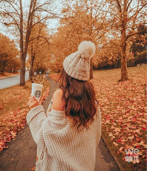 Fall Photography Ideas, Autumn Photography Portrait, Autumn Portrait, Fall Photography, Fall Photo, Senior Pictures Poses, Fall Coffee, Autumn Days, Fall Photoshoot