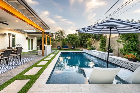 Contemporary Pool, Arizona Backyard, Geometric Pool, Pools Backyard Inground, Pool Life, Backyard Renovations, Backyard Pool Landscaping, Modern Pools, Pool Decor