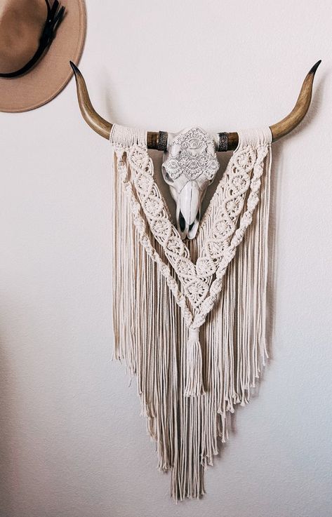 Deer Skull Decor, Animal Skull Decor, Lace Wall, Skull Wall Decor, Longhorn Skull, Wall Hanging Handmade, Macrame Wall Hanging Patterns, Diy Macrame, Skull Decor