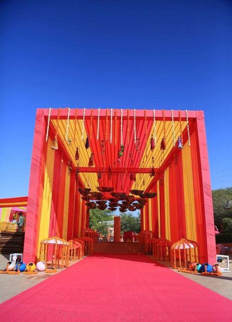 Most Beautiful Wedding Entrance Gate - Inspiration Decoration Ideas Wedding Entrance Decoration, Lehenga Photos, Indian Wedding Stage, Indian Wedding Decorations Receptions, Indian Wedding Ideas, Reception Stage Decor, Entrance Decoration, Wedding Hall Decorations, Flower Garland Wedding