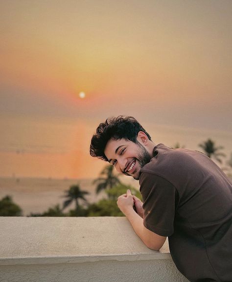 Cute Indian Guys, Rohit Saraf, Aesthetic Photography People, Love Profile Picture, Men Fashion Photoshoot, Trendy Photography, Couple Goals Teenagers Pictures, Gentleman Aesthetic, Mens Photoshoot Poses