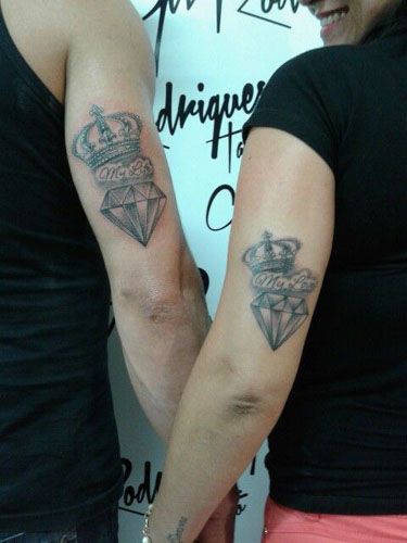 Tattoo On Upper Arm, King And Queen Tattoo, Queen Tattoo Designs, Queen Tattoos, King Queen Tattoo, Queen Crown Tattoo, Chess Tattoo, Queen Of Hearts Tattoo, Him And Her Tattoos