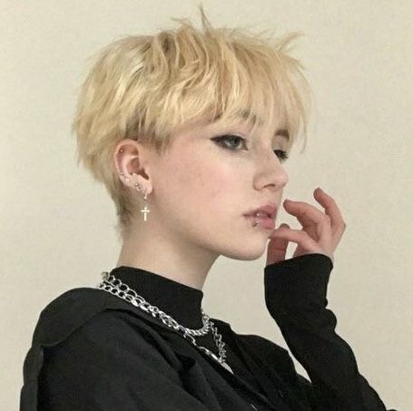 Non Binary Hair, Ftm Haircuts, Non Binary Haircuts, Androgynous Hair, Short Grunge Hair, Short Hair Tomboy, Really Short Hair, 2023 Hair, Short Hair Undercut