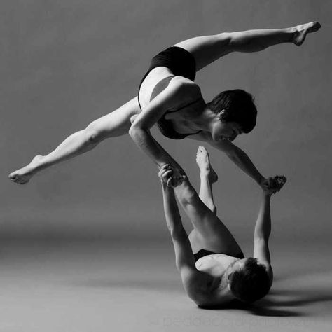 partner work Alena Kovaleva, Ballet Aesthetic, Dance Picture Poses, Dance Photography Poses, Aesthetic Dance, Bolshoi Ballet, Dance Like No One Is Watching, Dance Movement, Acro Yoga