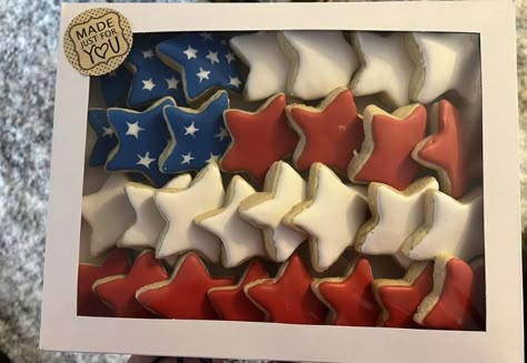 Icing Cookies Tutorial, Patriotic Sugar Cookies, Star Sugar Cookies, Patriotic Cookies, Crazy Cookies, Cookie Decorating Party, Sugar Cookie Royal Icing, Dipped Cookies, Cookie Business