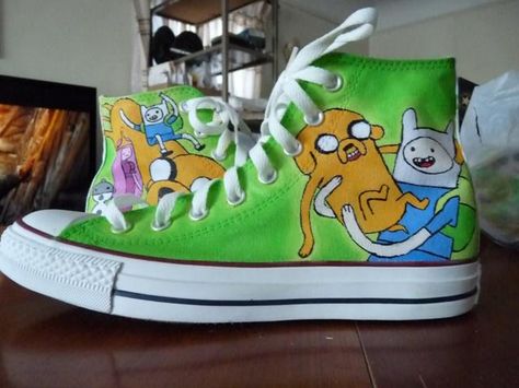 Adventure Time Converse sneakers - I've been wanting to spew art all over a pair of converse one day. So this is a great idea! Adventure Time Crafts, Cool Converse, Best Friend Bucket List, Adventure Time Characters, Diy Clothes And Shoes, Red Velvet Joy, Converse Sneakers, Vans High Top Sneaker, Rubber Stamping