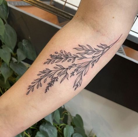 Greenery Arm Tattoo, Nature Arm Sleeve, Floral Wrap Around Tattoo Forearm, Greenery Tattoo, Earthy Tattoos, Botanical Tattoos, Tattooed Woman, Garden Tattoo, Doodle Tattoo