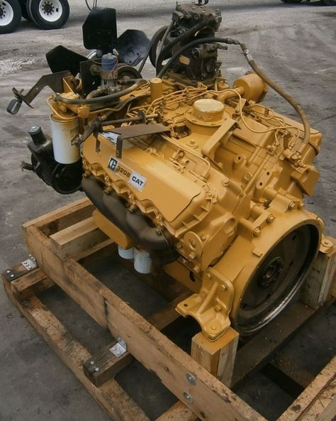 Caterpillar "3208" V-8 diesel engine. Semi Truck Parts, Mechanic Engineering, Jungle Cats, Earth Moving Equipment, Caterpillar Engines, Cat Engines, Automobile Engineering, Model Trucks, Self Pictures