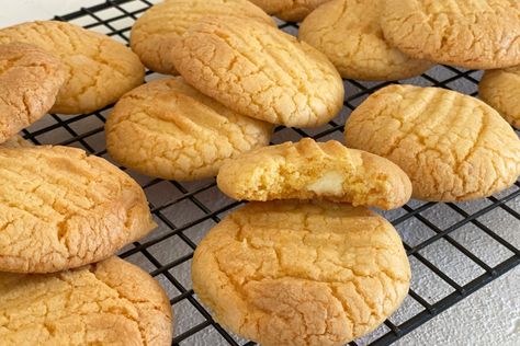 Custard Powder Biscuits, Recipe For Custard, Custard Biscuits, Honeycomb Recipe, Easy Custard, Peppermint Crisp, Sweat Treats, Classic Potato Salad, Custard Cream