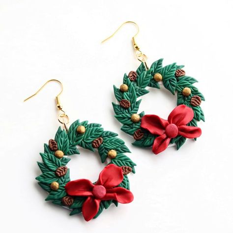 Clay Christmas Decorations, Polymer Clay Embroidery, Porcelain Christmas Ornaments, Polymer Clay Flower Jewelry, Diy Air Dry Clay, Diy Earrings Polymer Clay, Handmade Clay Jewelry, Christmas Clay, Polymer Clay Christmas