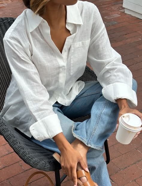 White Cotton Button Up Shirt Outfit, White Button Up Shirt Outfit Women, White Linen Button Up, Linen Button Up Outfit, White Button Up Shirt Outfit, White Button Up Outfit, White Linen Shirt, 2025 Fashion Trends, Casual Outfit Inspiration