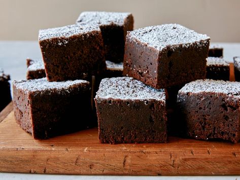 Guiness Brownies, Guinness Brownies, St Patrick's Day Recipes, Irish Desserts, St Patties, Beef Cabbage, Brownie Ingredients, Soda Bread, Brownie Bar