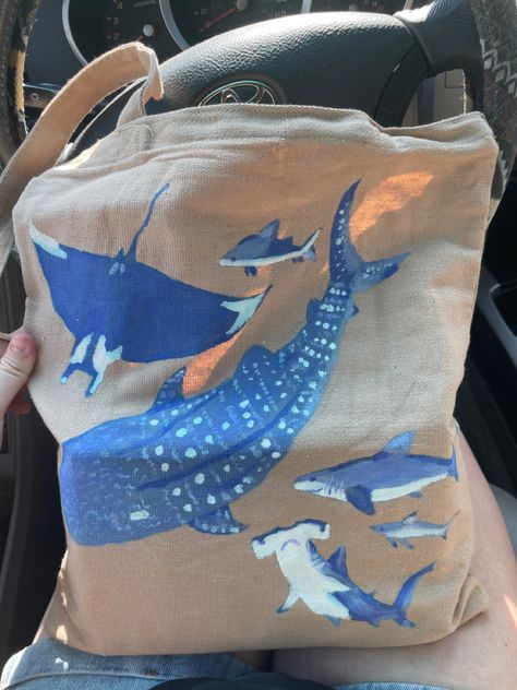 Painted Bags Ideas Aesthetic, Painted Tote Bags Summer, Tote Bag Painting Ideas Beach, Painting Canvas Bags Ideas, Tote Bag Painting Ideas Summer, Tote Painting Ideas, Beach Tote Bags Diy, Tote Bag Painting Ideas Aesthetic, Painted Tote Bag Ideas