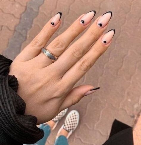 French tip nails and french tip nail designs are the ultimate feminine look as nail art! Here are 55+ french tip nail designs you'll love! French Tip Nails Heart, Nails Heart Design, Black French Tip Nails, Black Ombre Nails, Black French Tip, Nails Heart, Minimalist Nail, Easy Manicure, Heart Nail Designs