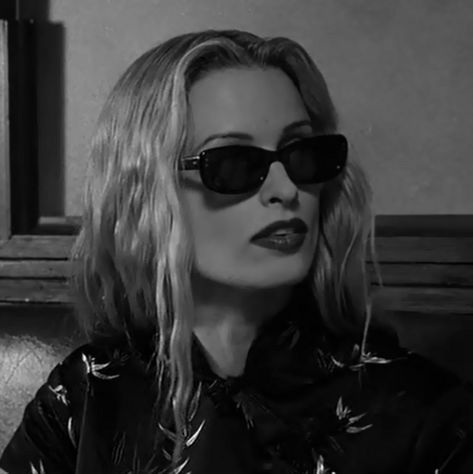 Maila Nurmi Lisa Marie Smith, Maila Nurmi, Lisa Smith, Evil Stepmother, Ed Wood, Casual Goth, Priscilla Presley, 1990s Fashion, Everyday Look