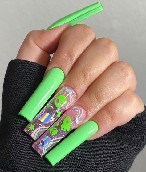 Green Alien Nails, Alien Nails, Shattered Glass Nails, Neon Green Nails, Green Acrylic Nails, Fake Nails Long, Maroon Nails, Pointy Nails, Green Alien