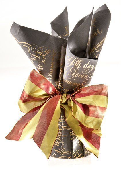 Gift wrapping ideas from the pros - Los Angeles Times How To Gift Wrap Candles, How To Gift Wrap A Candle, How To Wrap Candles Gift Packaging Ideas, Wrapping A Candle Gift, Wrap A Candle Gift, How To Wrap A Candle Gift, Candle Gift Wrapping Ideas, How To Wrap Round Shaped Gifts, How To Wrap A Candle