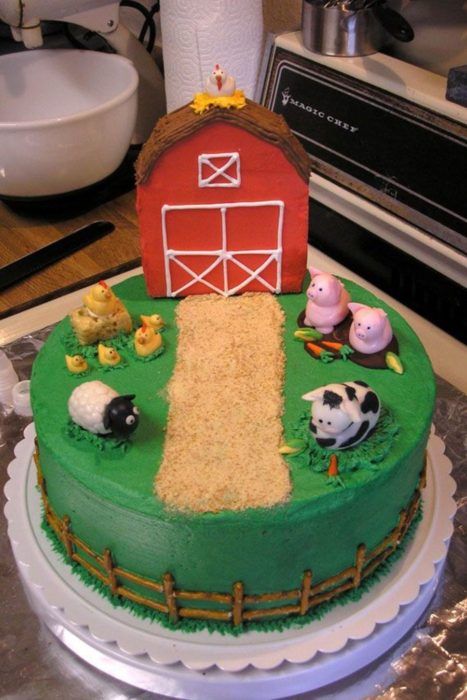 40 DIY Birthday Cakes Easy Farm Birthday Cake, Easy Farm Cake Ideas, Easy Farm Cake, Barn Birthday Cake, Farm Cake Ideas, Farm Birthday Cake, Farm Cakes, Schleich Animals, Farm Birthday Cakes