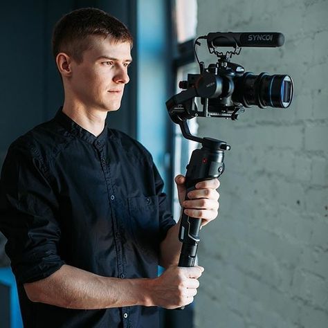 Alive Film, Best Photography Logo, Youtube Setup, Best Vlogging Camera, Headshot Ideas, Camera Tips, Vlogging Camera, Studio Gear, Video Editing Apps