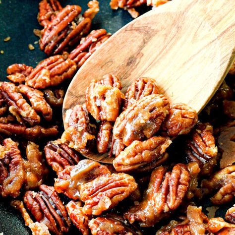 5 Minute Perfect Caramelized Nuts - Carlsbad Cravings Carmelized Walnuts, Candied Nuts Recipe, Glazed Nuts, Snacks Homemade, Caramelized Walnuts, Berry Fruit Salad, Winter Fruit Salad, Twice Baked Sweet Potatoes, Carlsbad Cravings