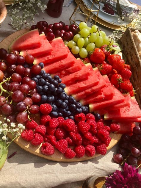 Picnic Date Food, Fruit Buffet, Week Meals, Aesthetic Fruit, Fruit Kebabs, Fruit Platter Designs, Anime Foods, Tropical Food, Catering Ideas Food