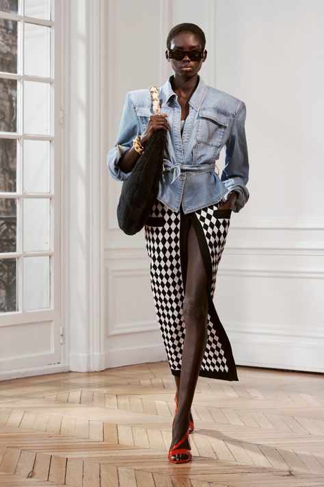 Balmain Pre-Fall 2024 Collection | Vogue Balmain Collection, Houndstooth Skirt, Pierre Balmain, 가을 패션, Pre Fall, Look Cool, Look Fashion, Kylie Jenner, Fall Fashion