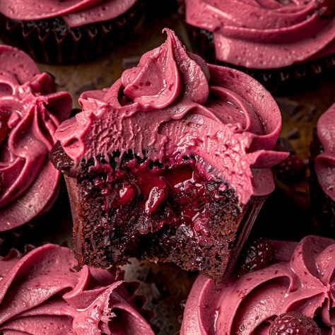 Chocolate Raspberry Cupcakes Recipe Raspberry Filled Cupcakes, Raspberry Cupcake Recipes, Zucchini Cupcakes, Chocolate Raspberry Cupcakes, Raspberry Cupcakes, Raspberry Buttercream, Freeze Dried Raspberries, Cupcake Wars, Filled Cupcakes