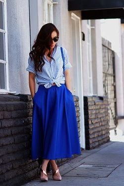 Cobalt Blue Skirt Outfits- 25 Ways to Wear Cobalt Blue Skirt Blue Maxi Skirt Outfit, Blue Skirt Outfit, Cobalt Blue Outfit, Blue Skirt Outfits, Light Blue Skirt, Rome Style, How To Wear Shirt, Light Blue Skirts, 2015 Outfits